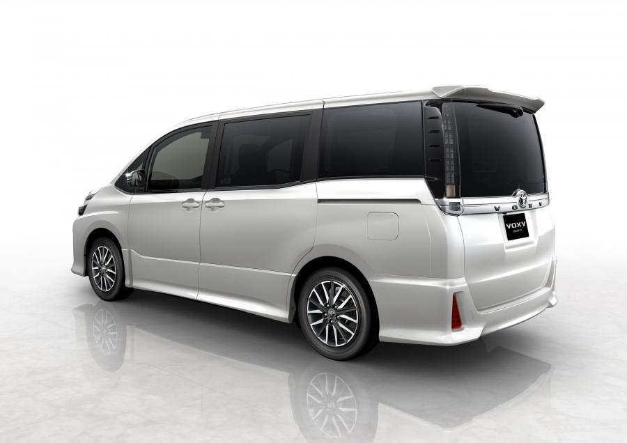  Toyota Voxy Concept 2013 года  (фото 2 из 4)
